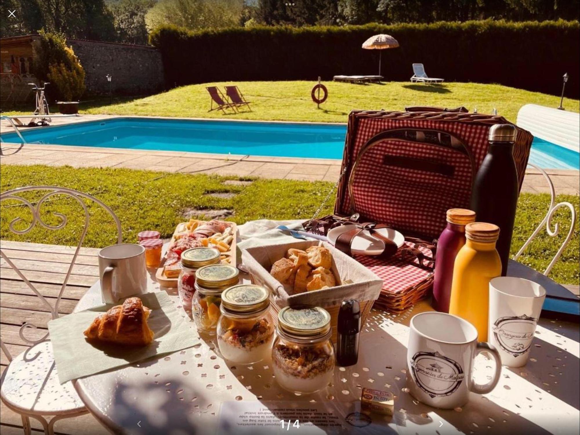 La Roulotte Deluxe De Malpas Acomodação com café da manhã Quingey Exterior foto