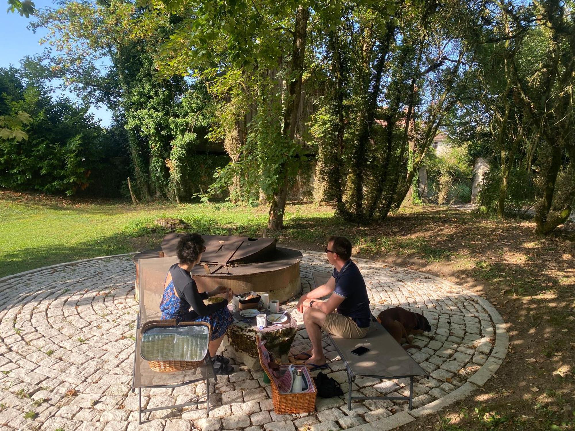 La Roulotte Deluxe De Malpas Acomodação com café da manhã Quingey Exterior foto