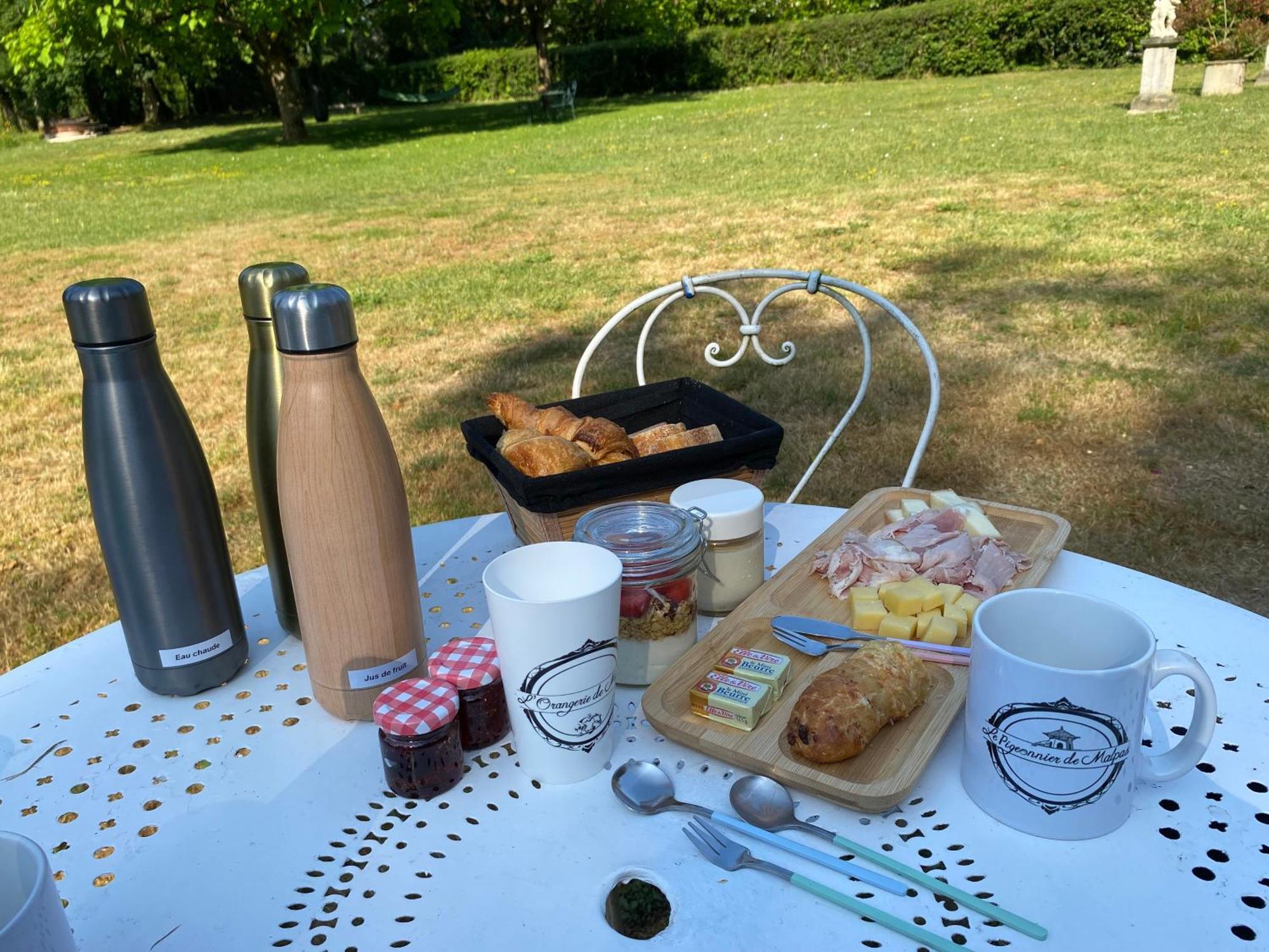 La Roulotte Deluxe De Malpas Acomodação com café da manhã Quingey Exterior foto